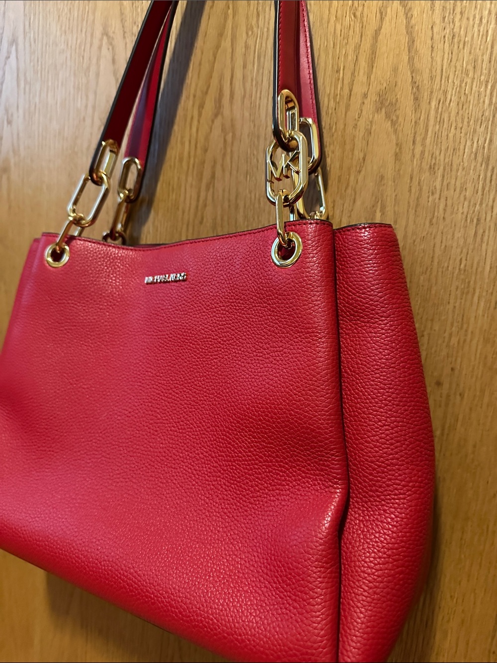 Michael Kors Red Pebbled Leather Shoulder Bag with Gold Hardware - Picture 3 of 6